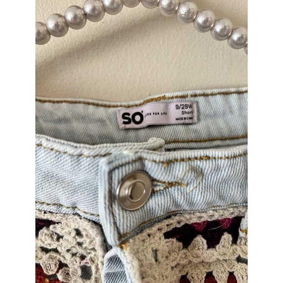 SO Juniors Size 9 Light Wash Denim Crochet Shorts Granny Square Cut-Off Boho - Picture 6 of 6